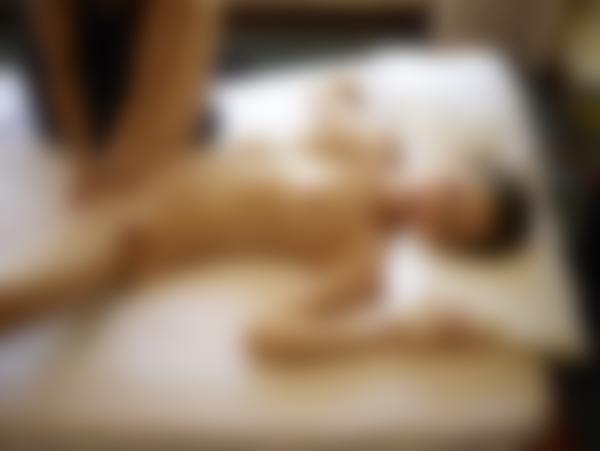 Bild #9 aus der Galerie Caprice heiße Massage im Hotel