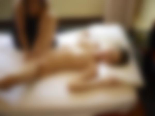Изображение №10 от галерията Каприз горещ хотелски масаж