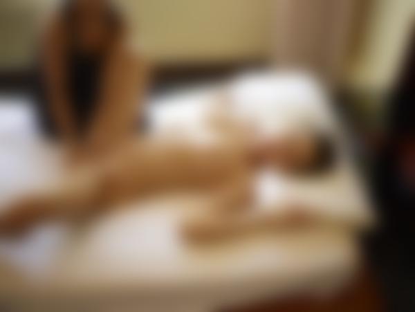 Bild #11 aus der Galerie Caprice heiße Massage im Hotel