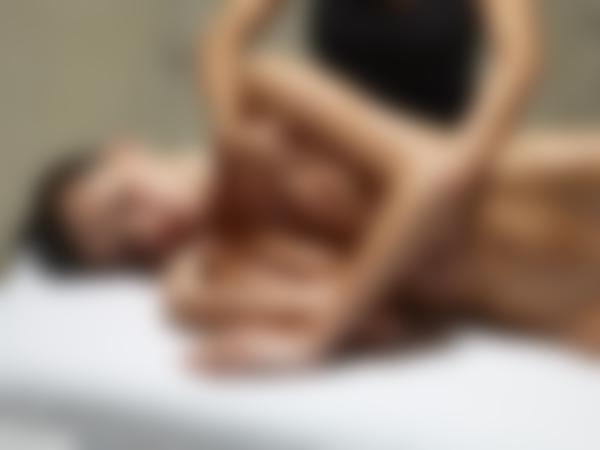 Изображение №8 от галерията Тереза чувствен маслен масаж